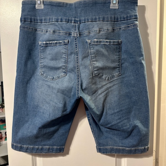 Gloria Vanderbilt Blue Jean Shorts - Picture 2 of 4